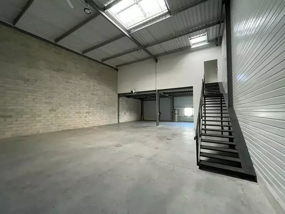 Location local d''activites 313 m² non divisibles