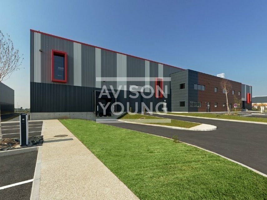Location local d''activites 1308 m² non divisibles
