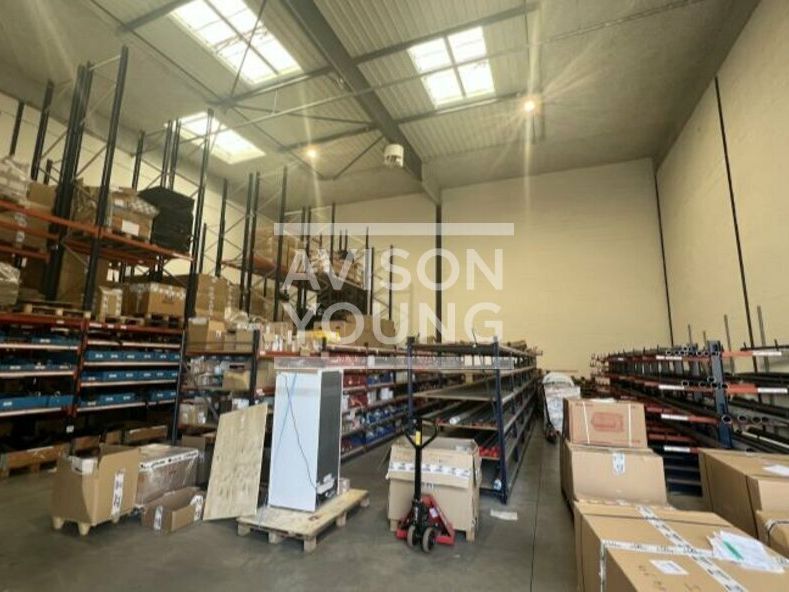 Location local d''activites 680 m² non divisibles