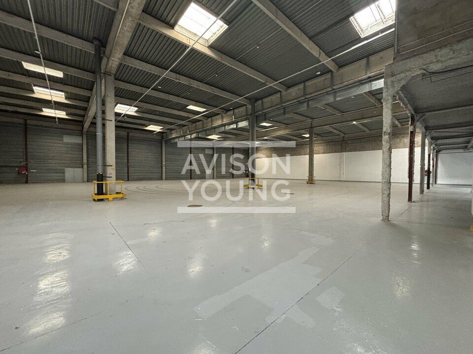 Location local d''activites 2608 m² non divisibles