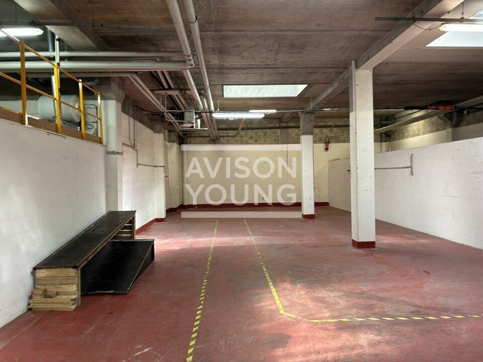 Location local d''activites 702 m² non divisibles