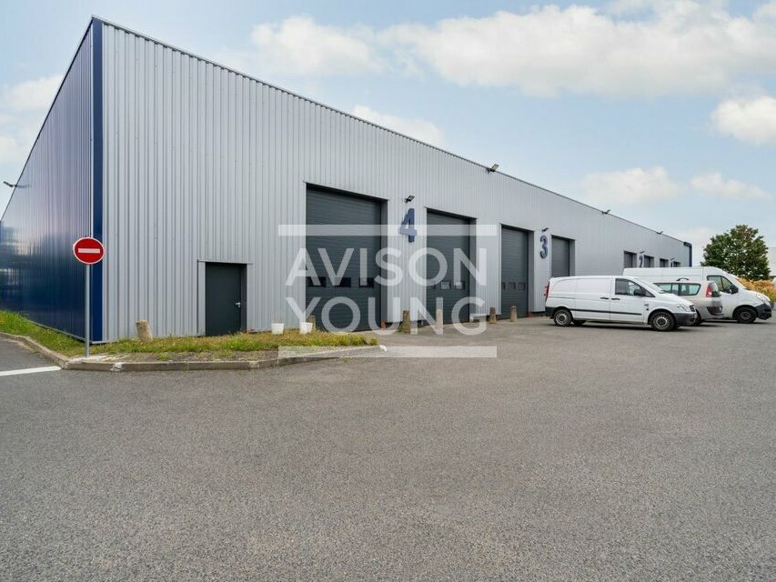 Location local d''activites 408 m² non divisibles