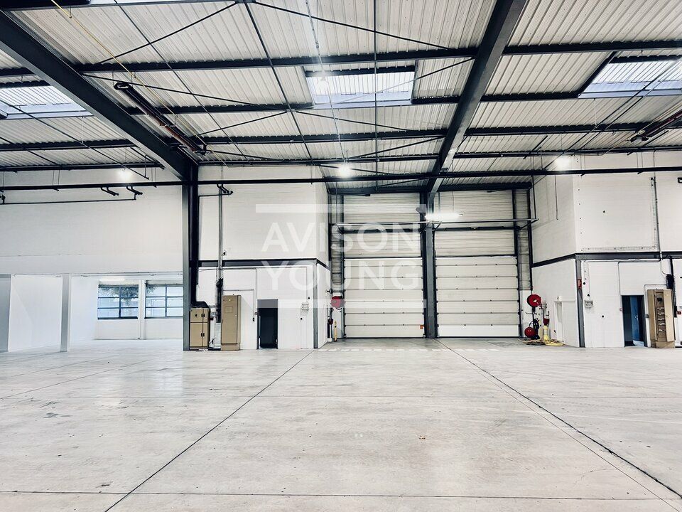 Location local d''activites 738 m² non divisibles