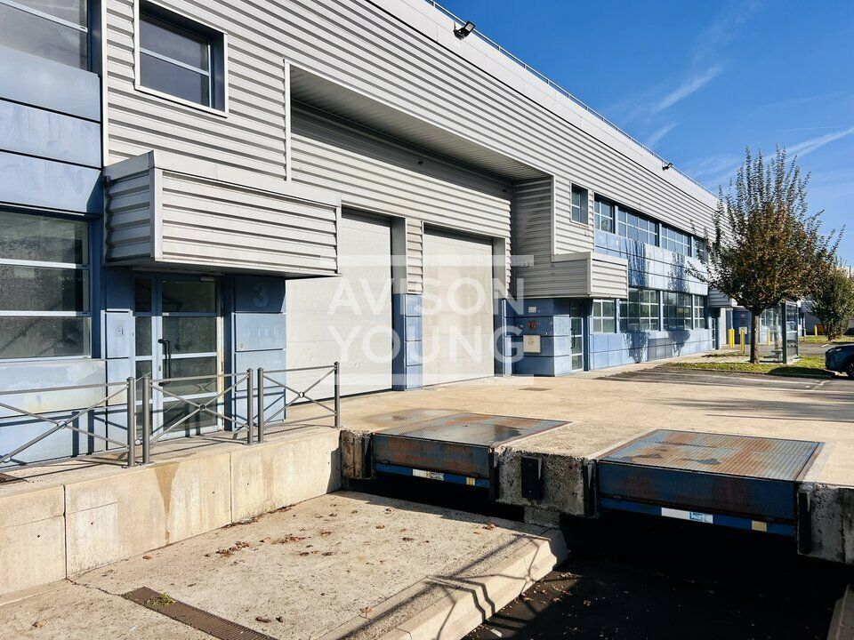 Location local d''activites 1149 m² non divisibles