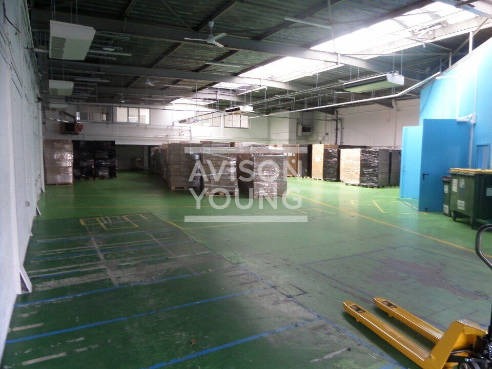 Location local d''activites 871 m² non divisibles