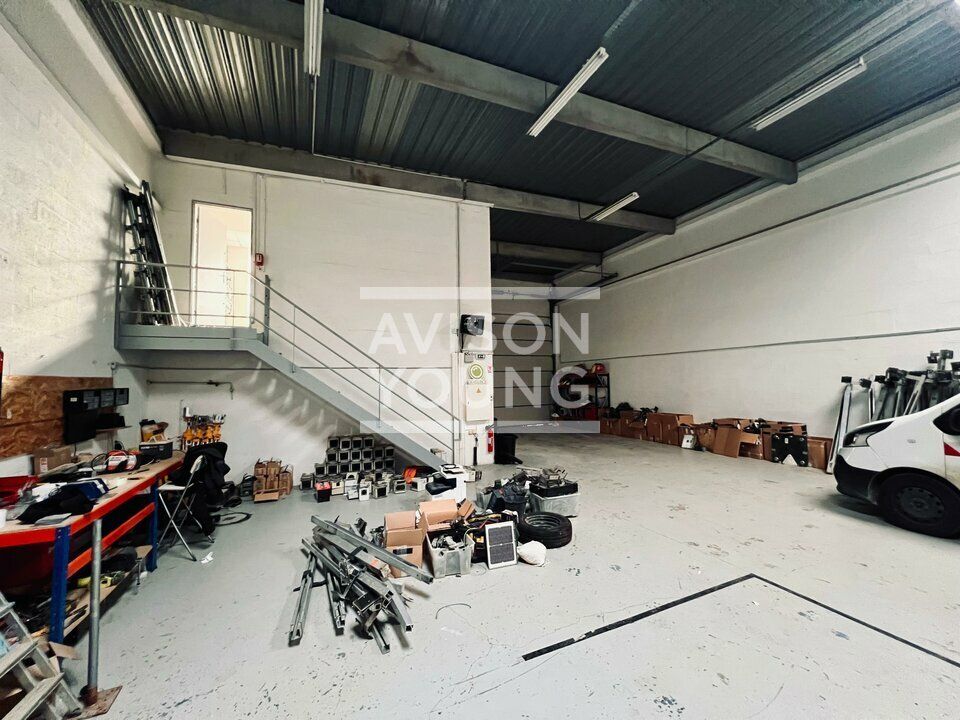 Location local d''activites 600 m² non divisibles