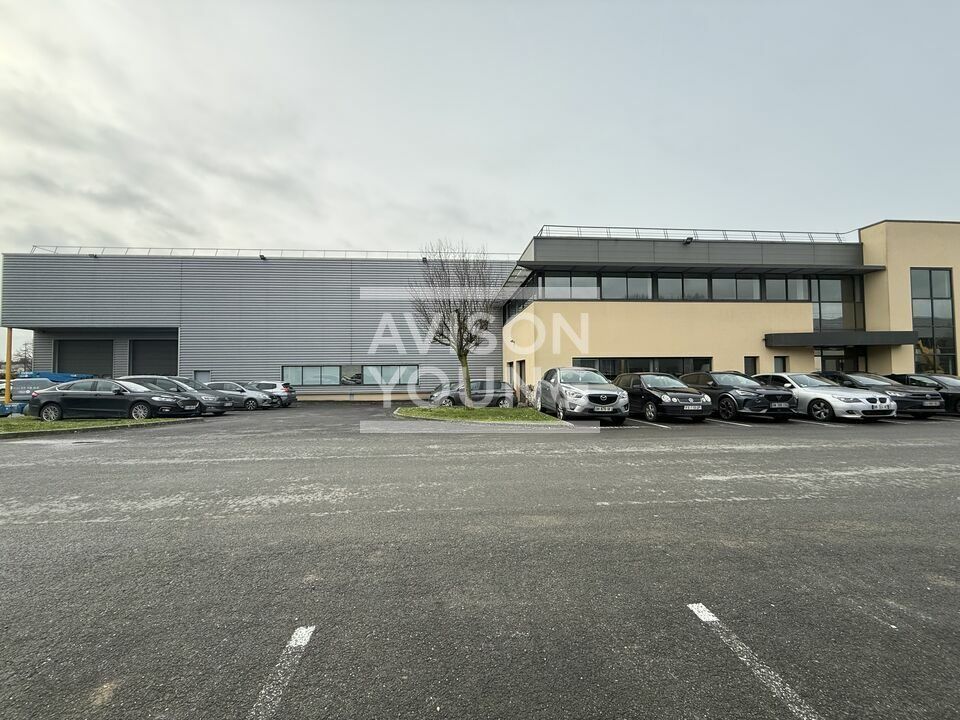 Location local d''activites 2500 m² non divisibles