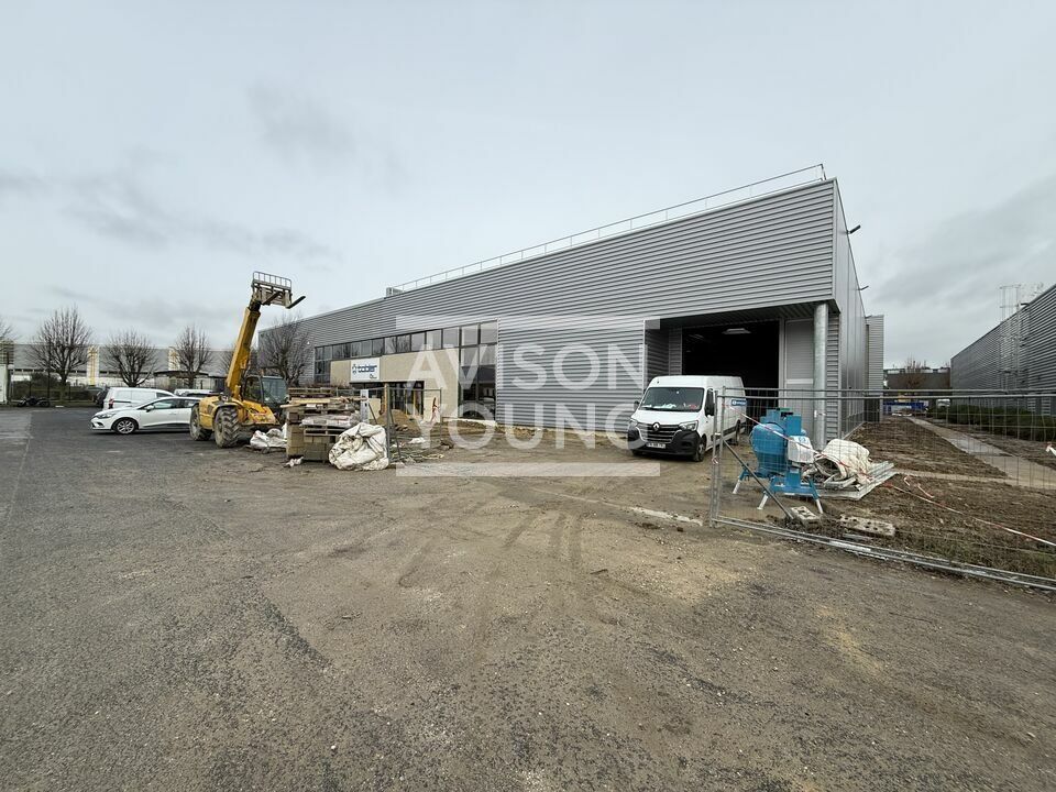 Locaux d'activités avec bureaux d'accompagnement neufs à louer – Le Mesnil‑Amelot (77)