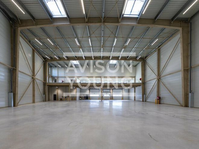 Location local d''activites 985.75 m² non divisibles