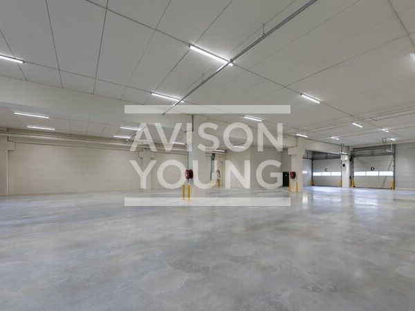 Location local d''activites 2369.48 m² non divisibles