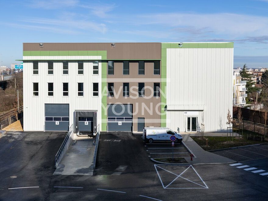 Location local d''activites 1545 m² non divisibles
