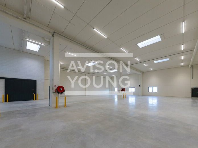 Location local d''activites 1037.88 m² non divisibles