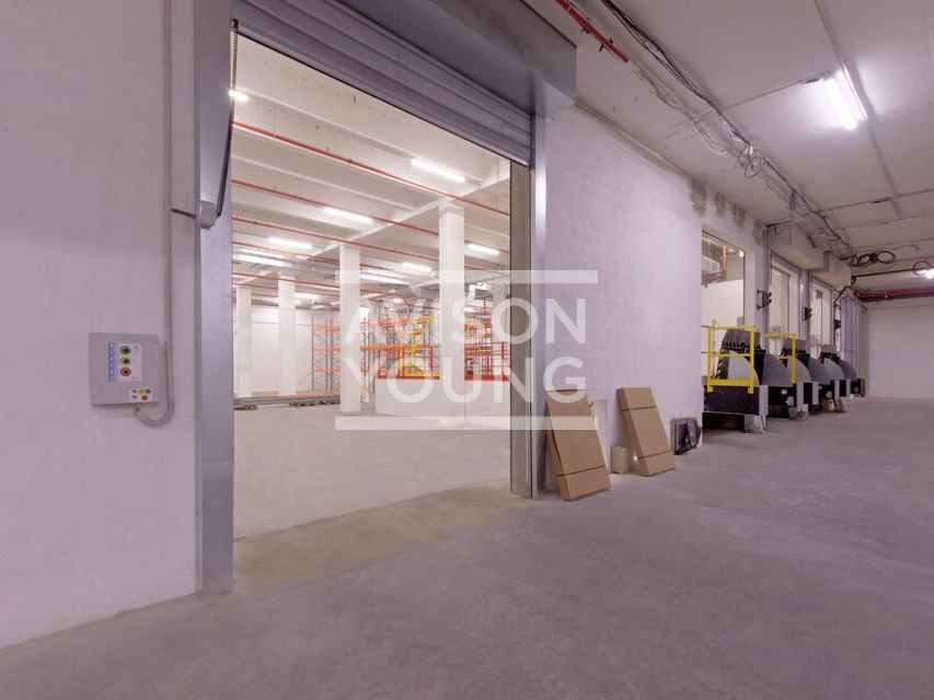 Location local d''activites 4382 m² non divisibles