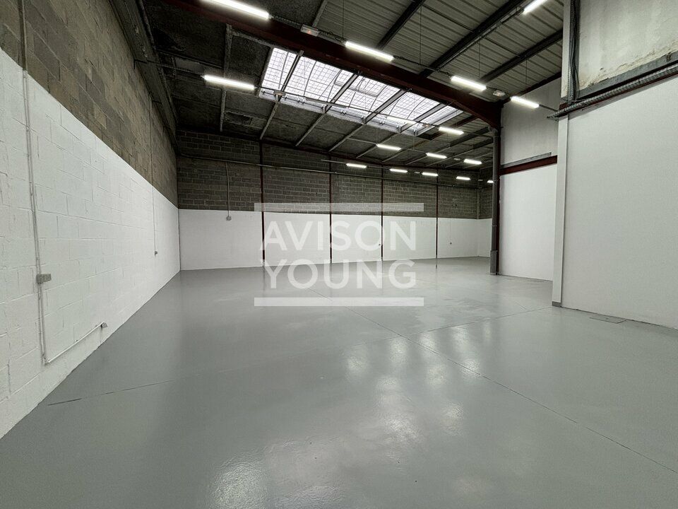 Location local d''activites 223 m² non divisibles
