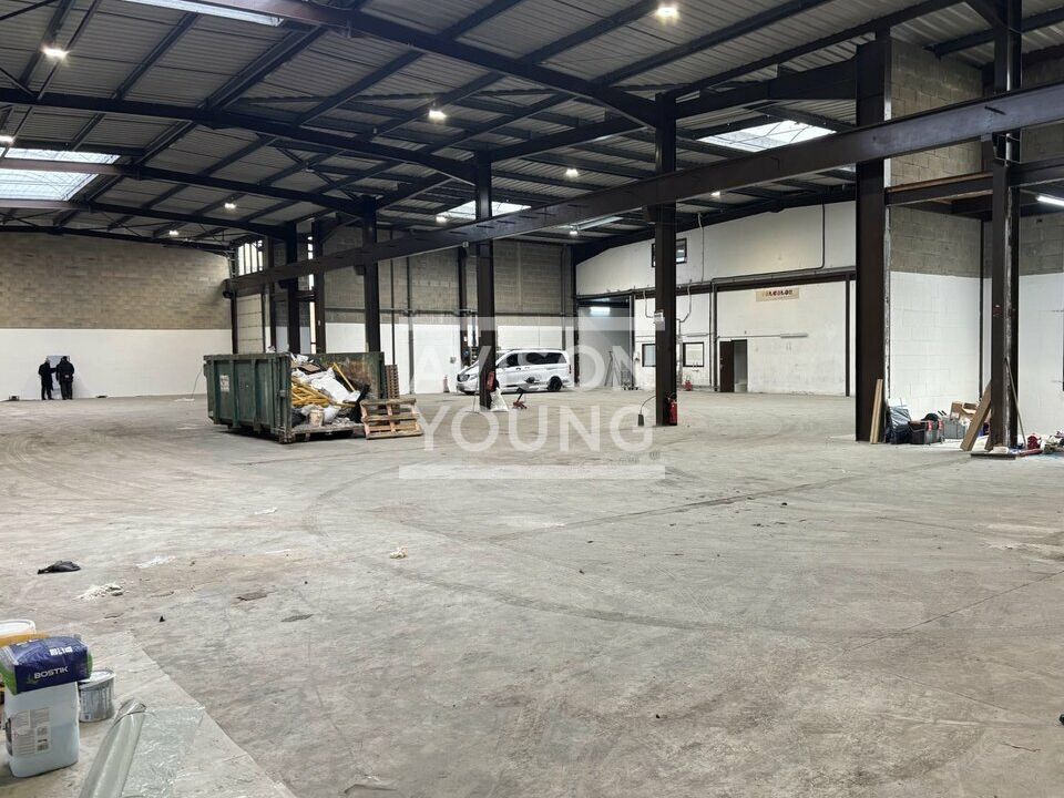 Location local d''activites 1253 m² non divisibles