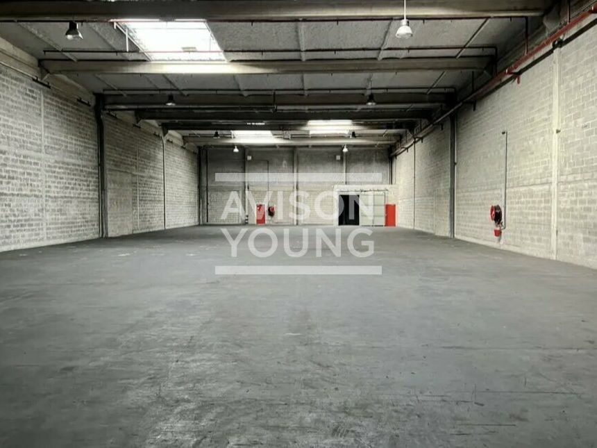 Location local d''activites 1352 m² non divisibles
