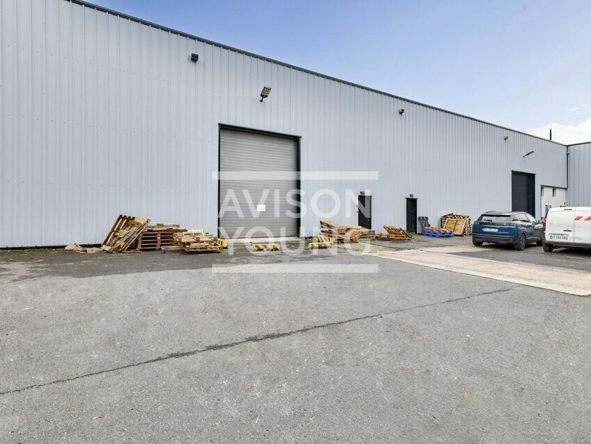 Location local d''activites 1834 m² non divisibles