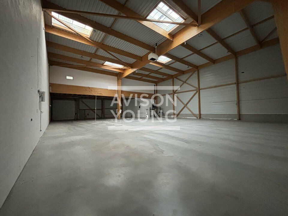 Location local d''activites 850.44 m² non divisibles