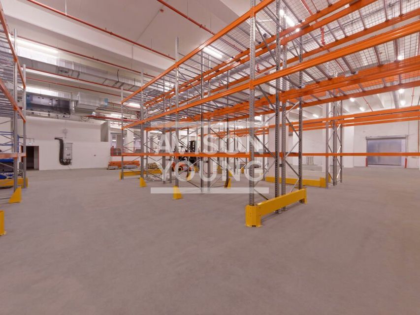 Location local d''activites 1886 m² non divisibles
