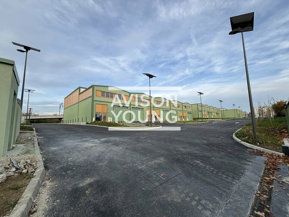 Location local d''activites 2288 m² non divisibles
