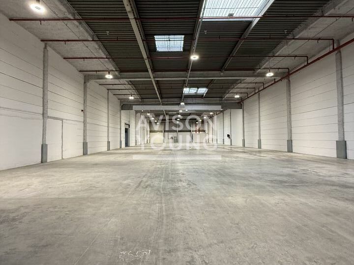 A louer local d'activités / entrepots d'une superficie de 3272 m² ZAC de la Garenne - Rosny sous bois (93)