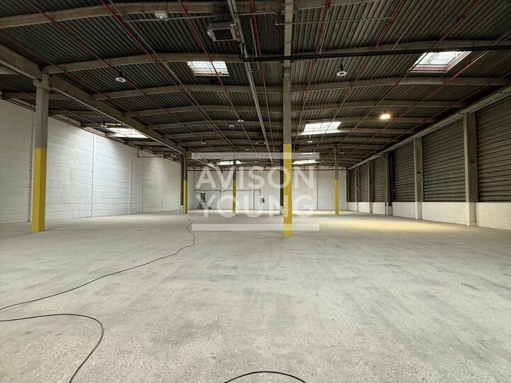 A louer local d'activités / entrepots d'une superficie de 2 098 m² ZAC de la Garenne - Rosny sous bois (93)
