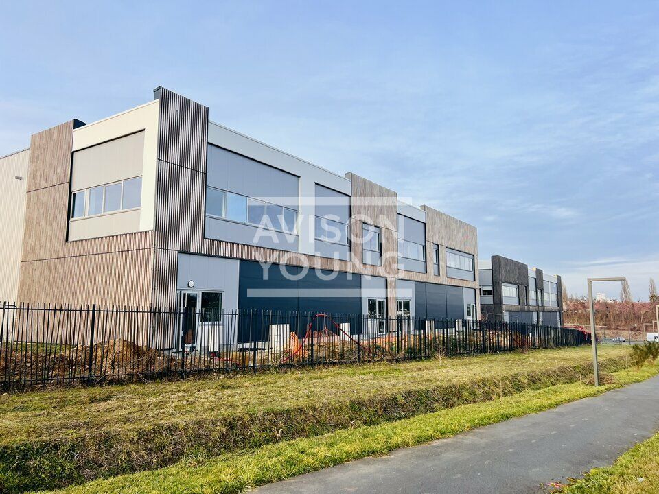 Location local d''activites 738 m² non divisibles