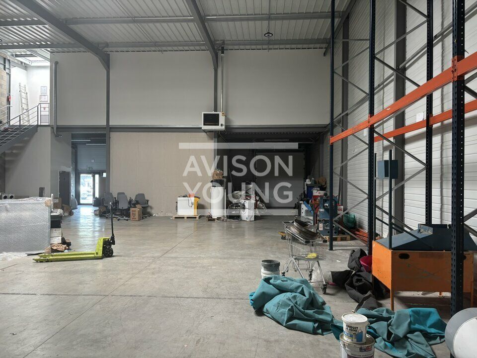 Location local d''activites 996 m² non divisibles