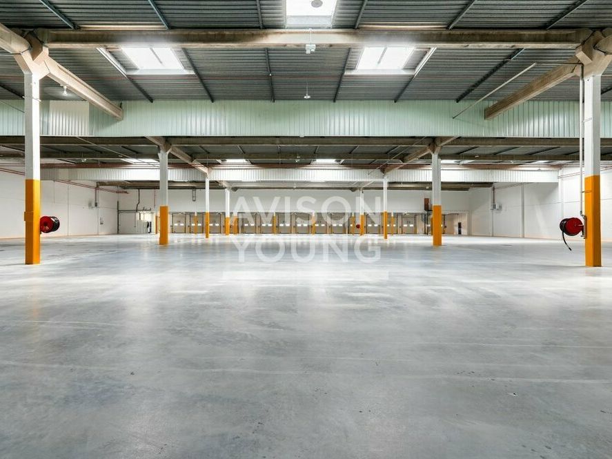 Location local d''activites 2747 m² non divisibles
