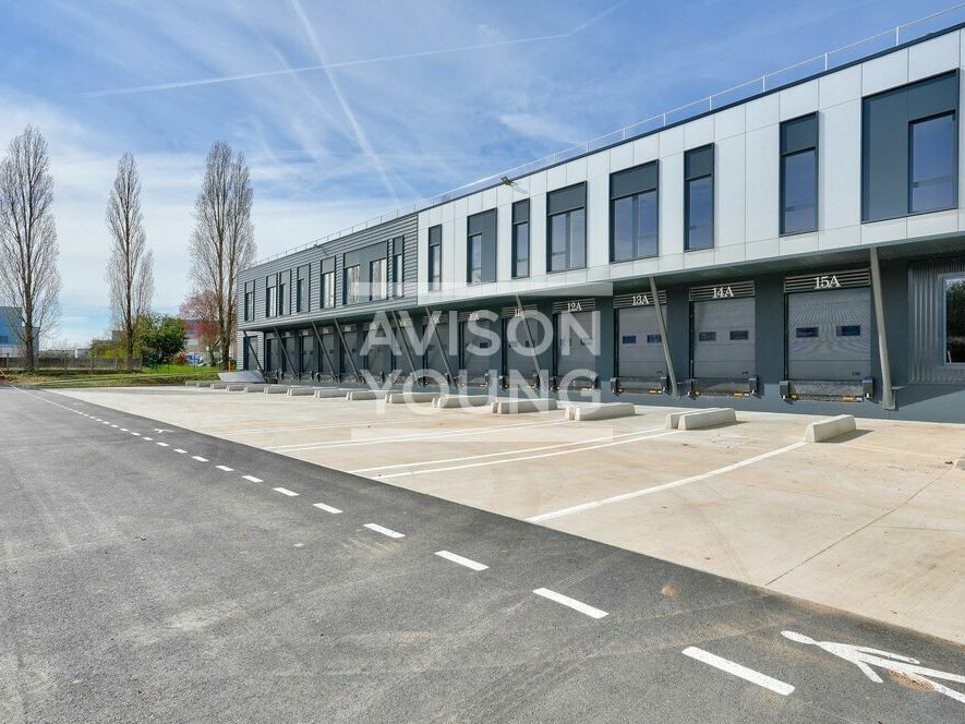 Cellule d'entrepôt de 2 747 m² - Trappes
