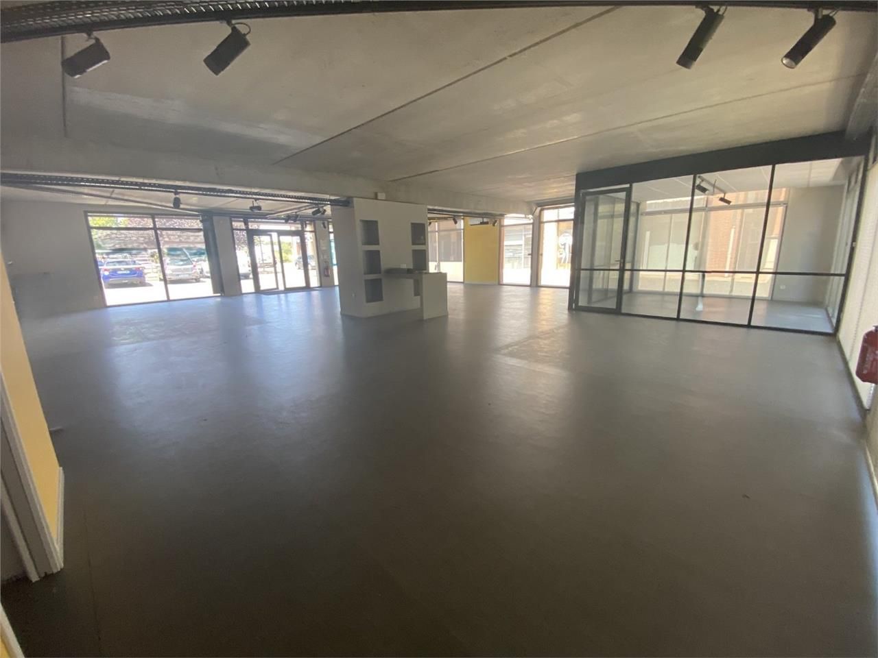 Location local commercial 204 m² à CORNEBARRIEU