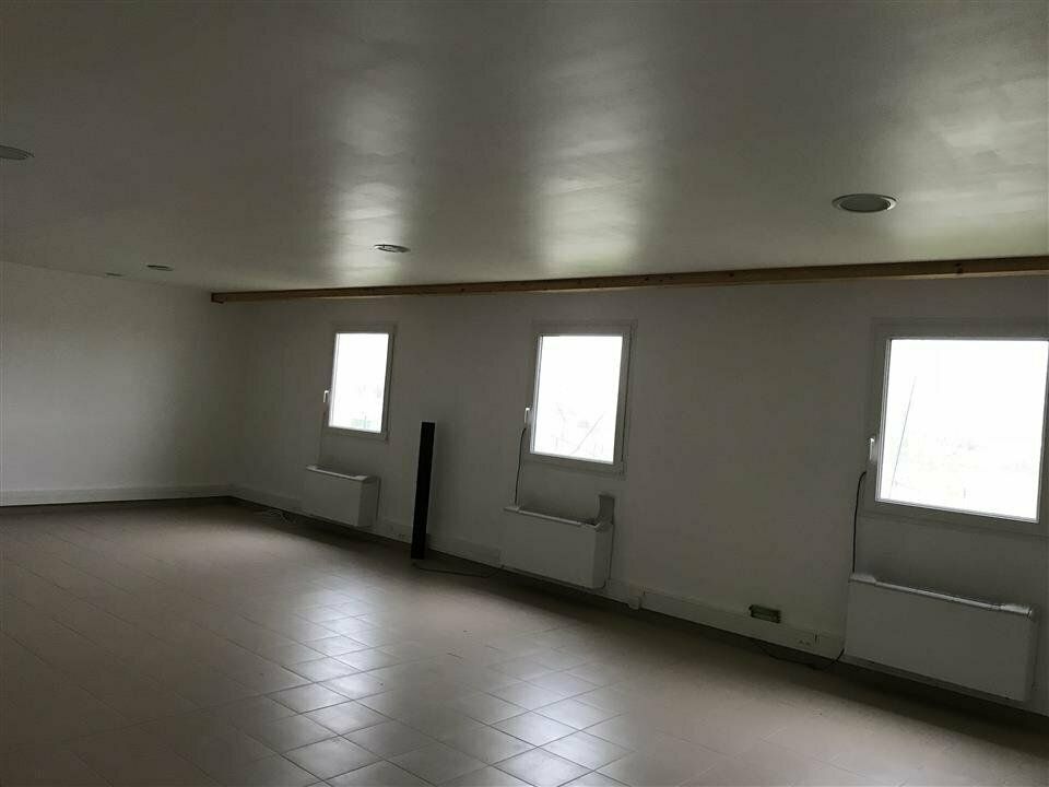 Location local 548 m² à VILLENEUVE LES BOULOC