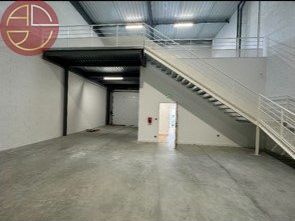 Location local 966 m² à MONDOUZIL