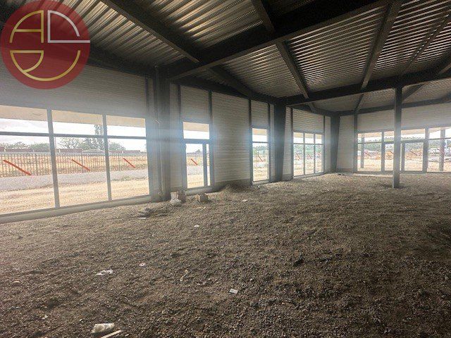 Location local commercial 2000 m² à PINSAGUEL