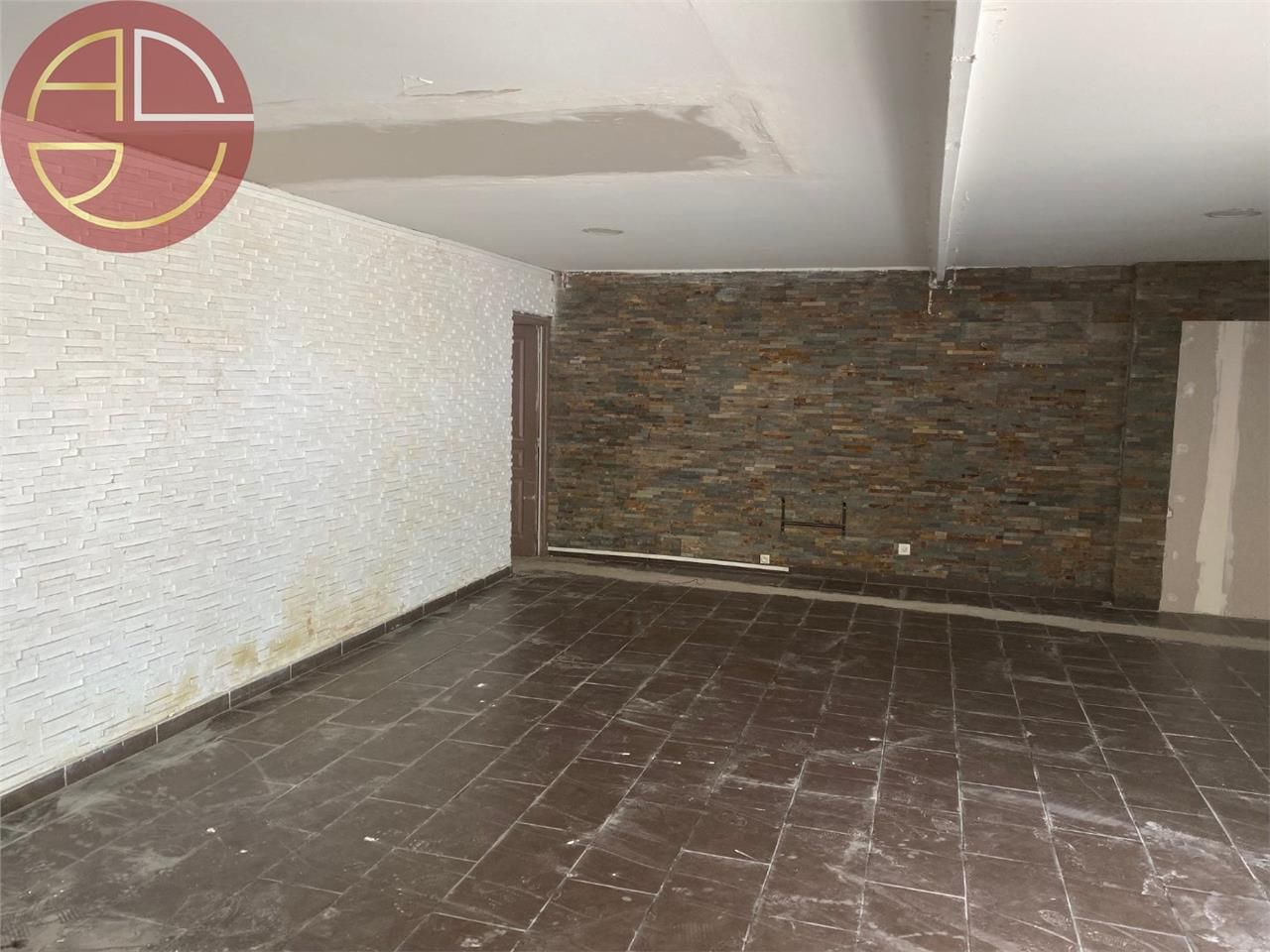 Location local commercial 315 m² à MURET