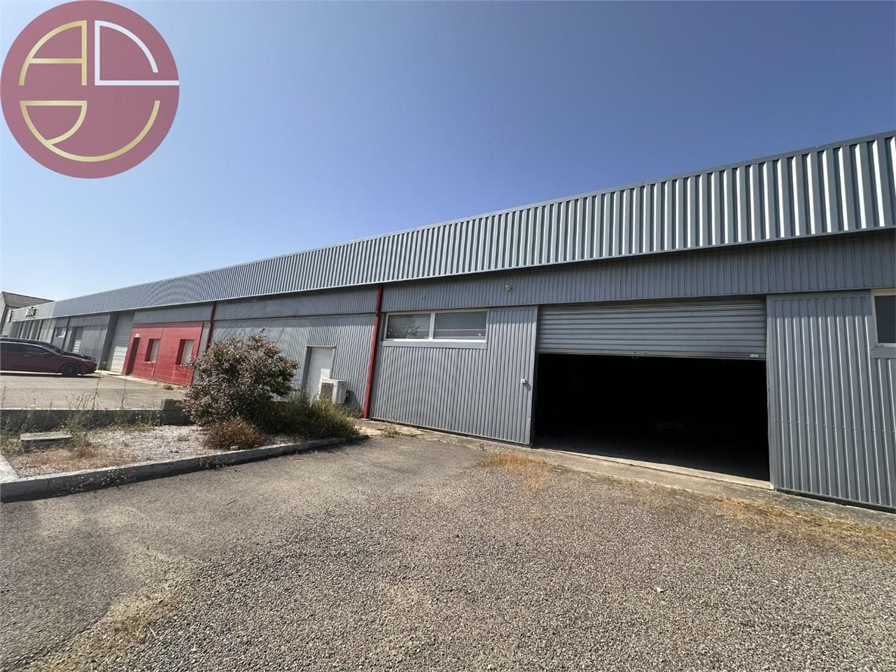 Location local 1450 m² à L''ISLE-JOURDAIN