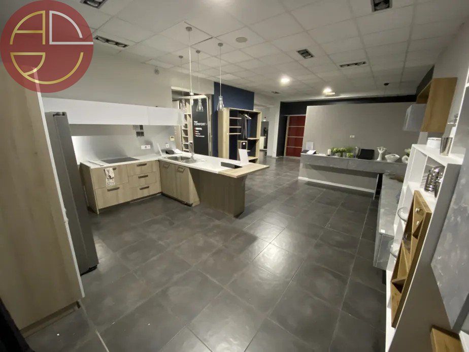 Location local commercial 500 m² à TOULOUSE