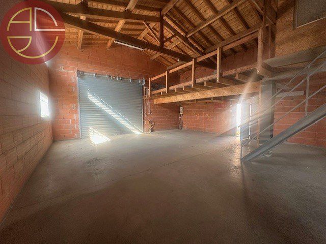 Location local 520 m² à SAINT-LYS