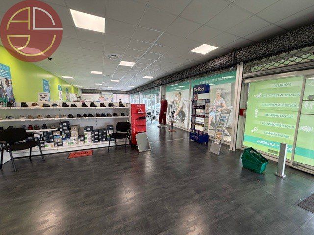 Location local commercial 250 m² à MURET