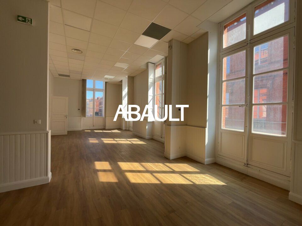 A VENDRE BUREAUX D'ENVIRON 200 M² TOULOUSE PLACE DU CAPITOLE