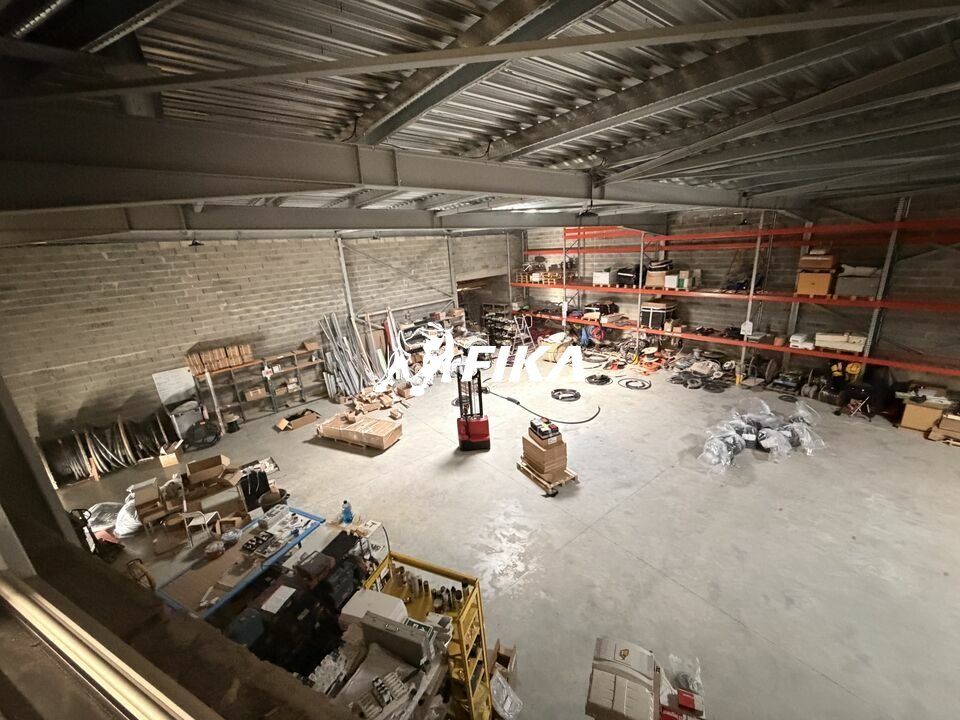 Vente local d''activites 741 m² non divisibles