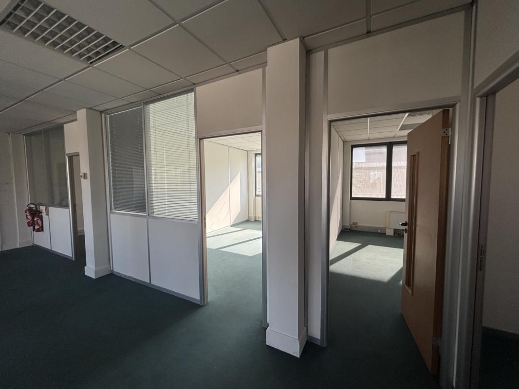 Location bureaux 164 m² non divisibles