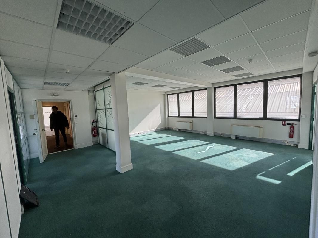 Location bureaux 136 m² non divisibles