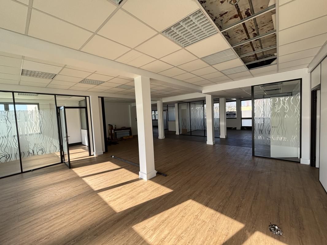 Location bureaux 241 m² non divisibles