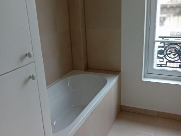 Location local commercial 98 m² non divisibles