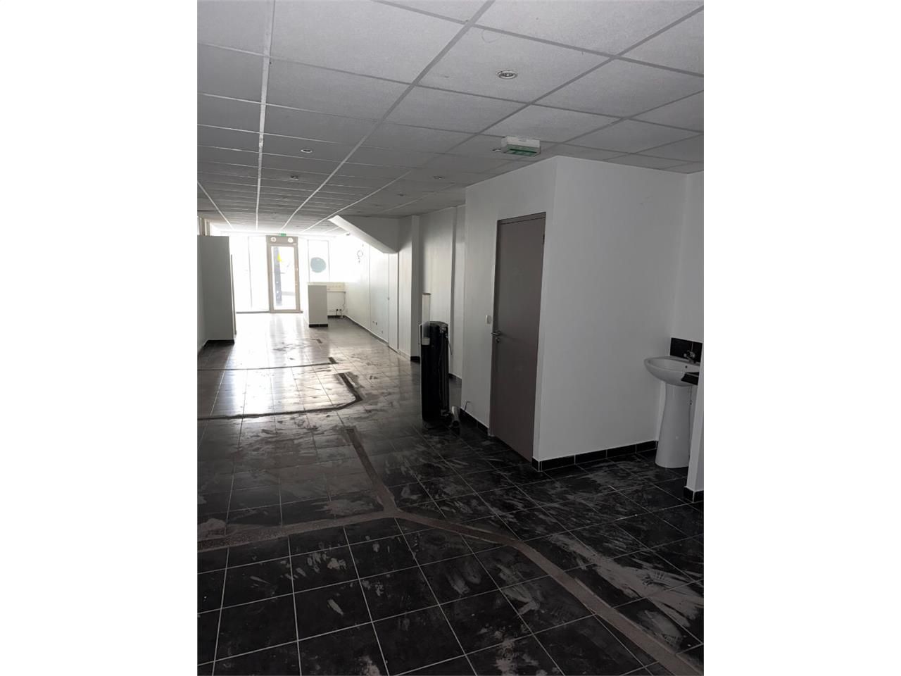 Location local commercial 85.00 m² à LIMOGES