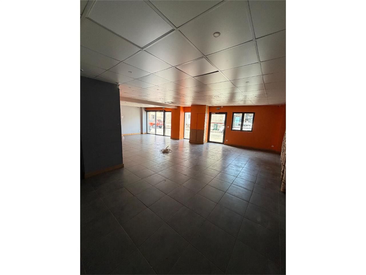 Location local commercial 150.00 m² à LIMOGES