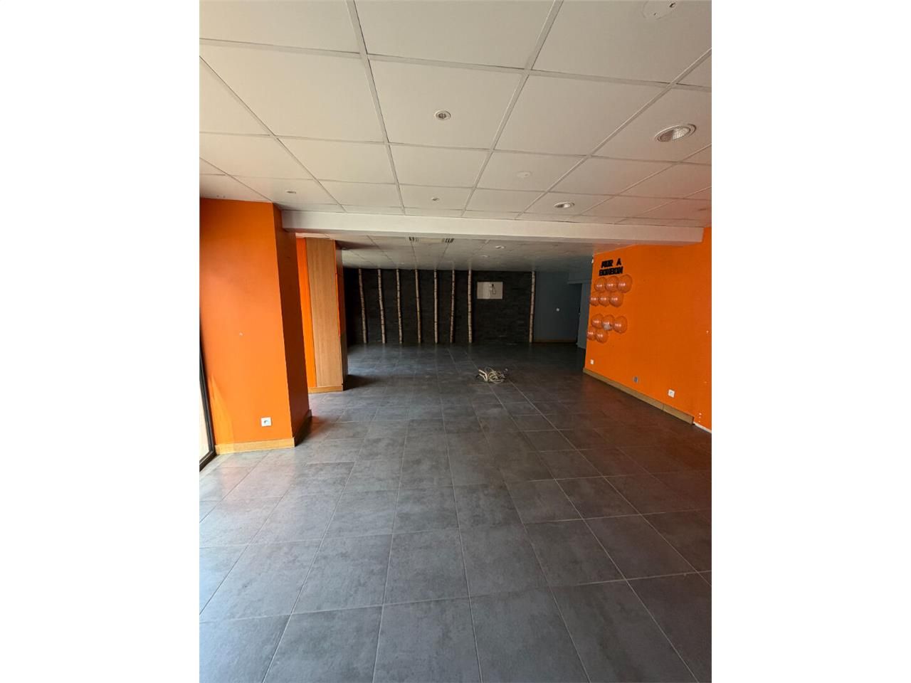 Location local commercial 150.00 m² à LIMOGES