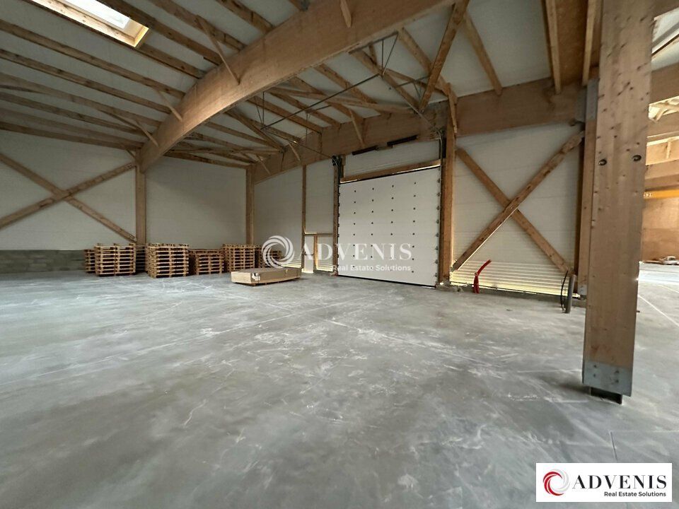 Location local d''activites 500 m² non divisibles