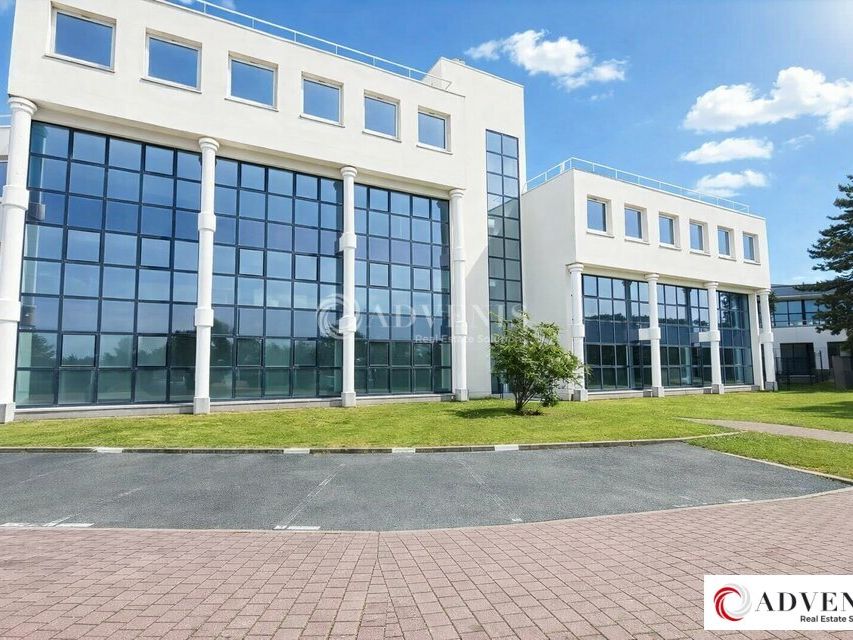 Location bureaux 1365.03 m² divisibles à partir de 85.56 m²